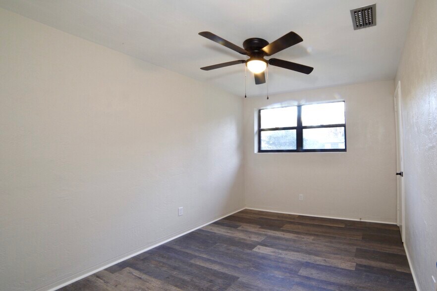 Bedroom 1 - 113 Astor St