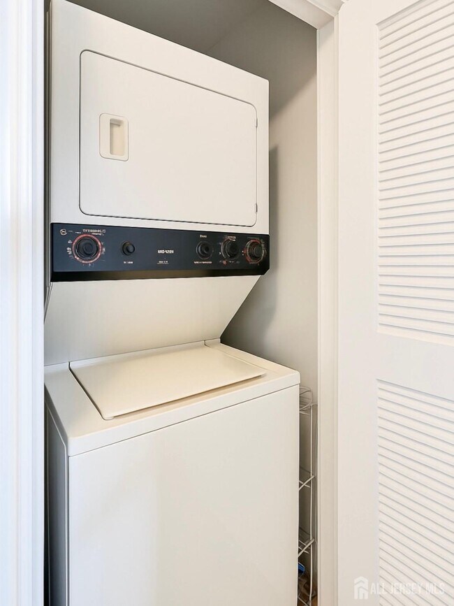 Building Photo - 340 Bowler Ct