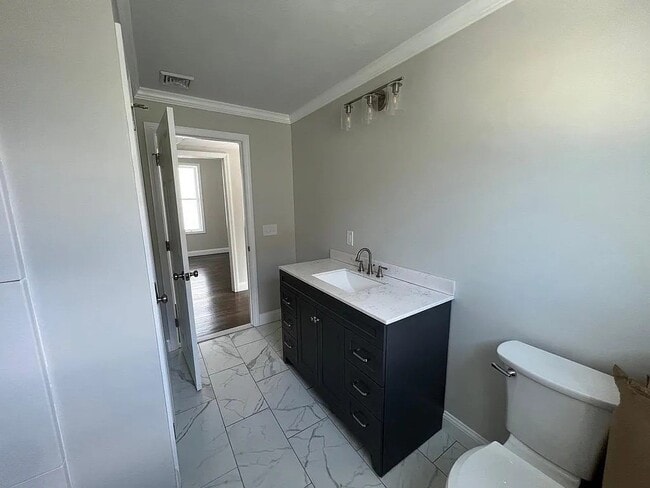 Building Photo - 20 Meadow St