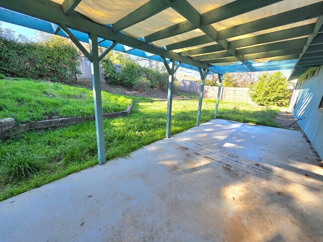 Building Photo - BEAUTIFUL 3 BEDROOM IN MARY LAKE