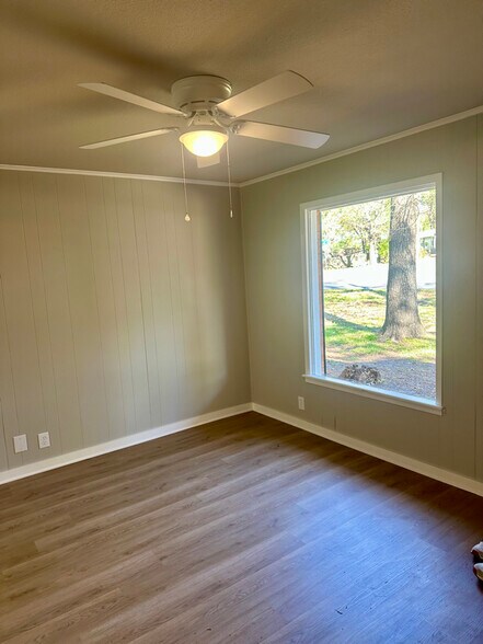 Building Photo - 412 Helane Ln