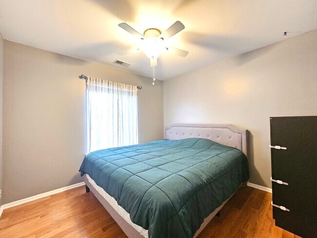 Building Photo - 579 Scott Ln