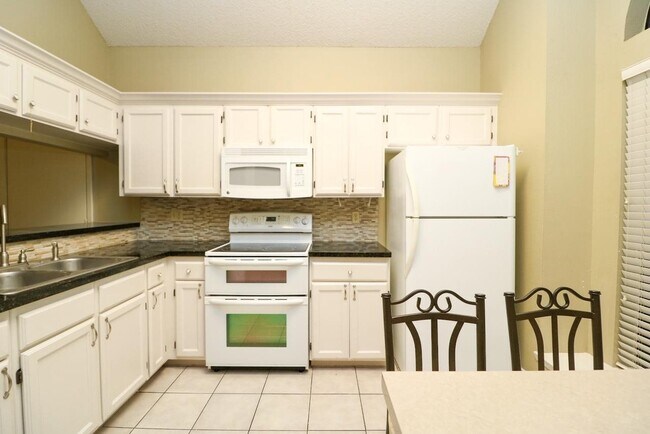 Building Photo - 1402 Longhorn Dr