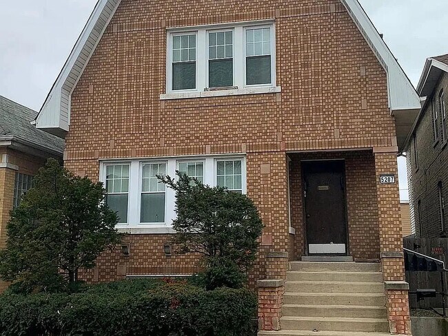 Primary Photo - 5207 W School St