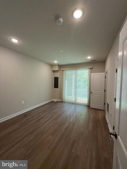 Building Photo - 7231 Mountaineer Dr