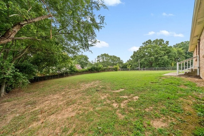 Building Photo - Three Bedroom on Corner Lot!