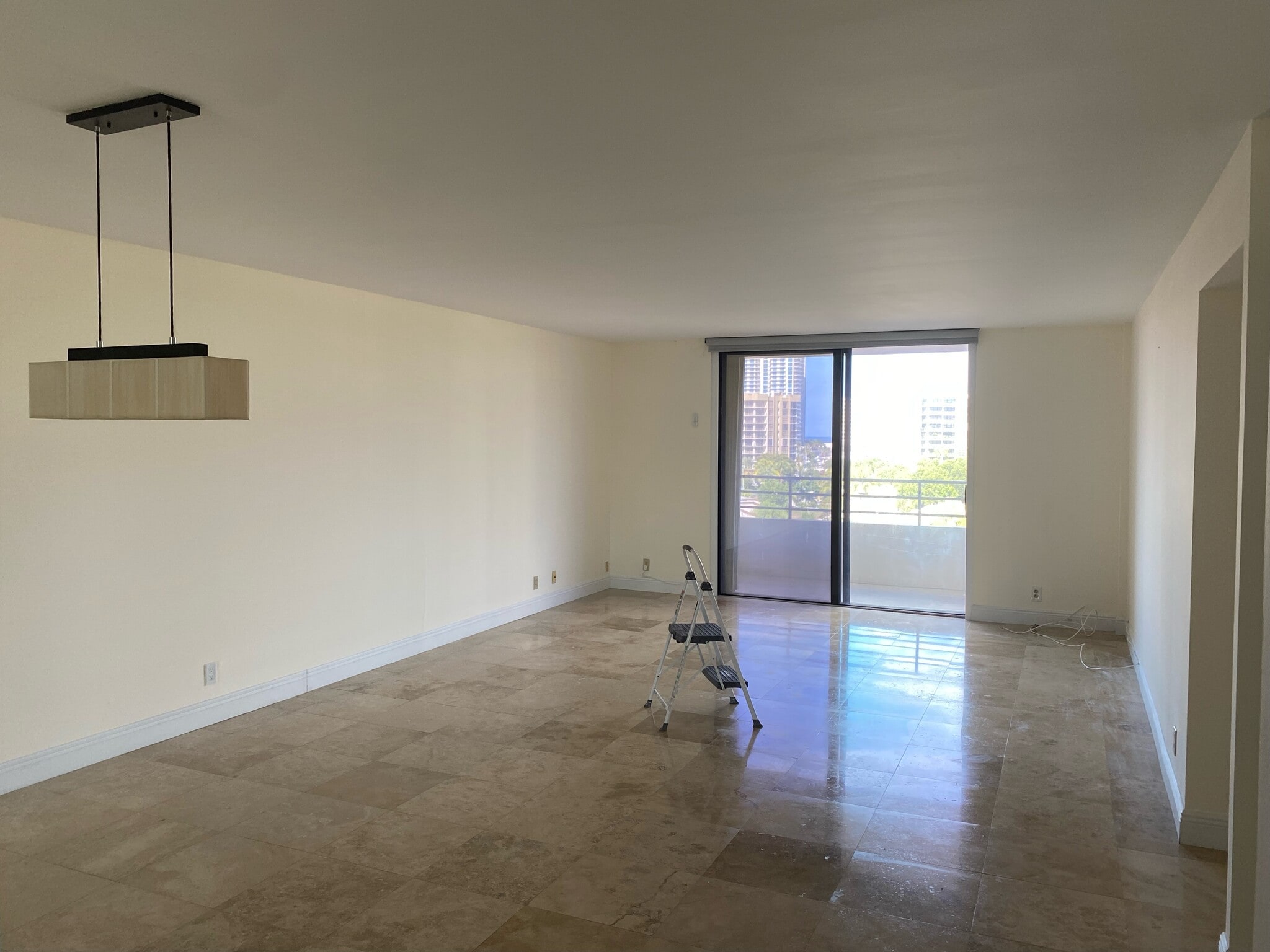 Building Photo - 2500 Parkview Dr