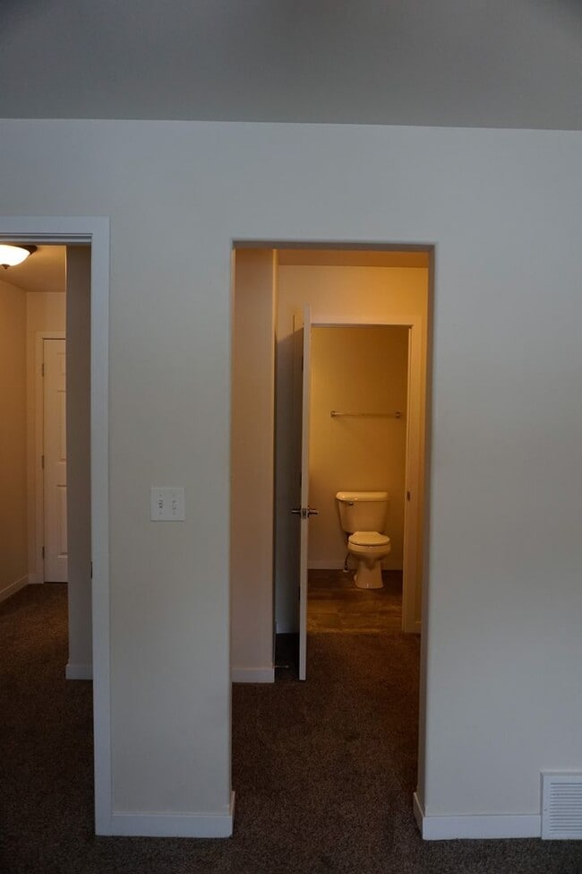 Building Photo - 3 Bed 2 Bath Twin Home