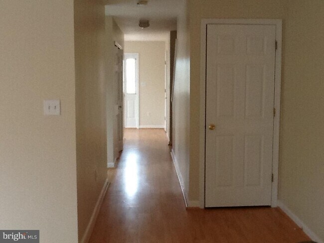 Building Photo - 69 Yellowwood Ct