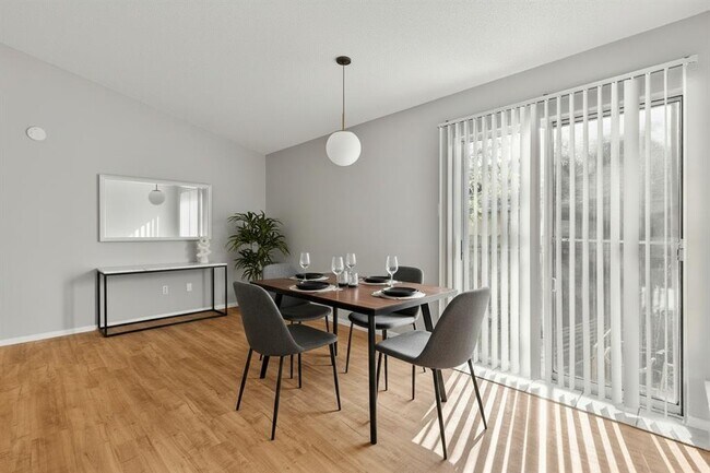 Building Photo - 413 Country Aire Dr