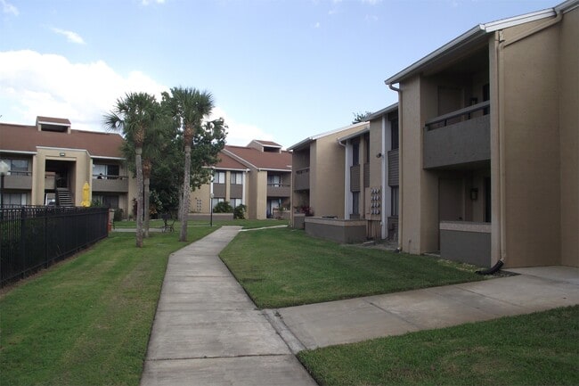 Building Photo - 5293 Vineland Rd