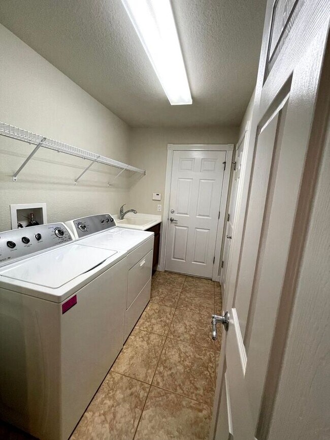 Building Photo - Capri Villa in Village Walk-11831 Iselle D...