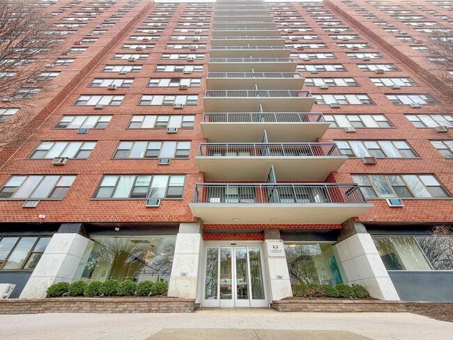 Building Photo - 500 Central Ave