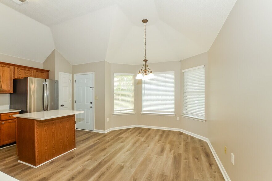Building Photo - 7100 Hunter's Horn Dr