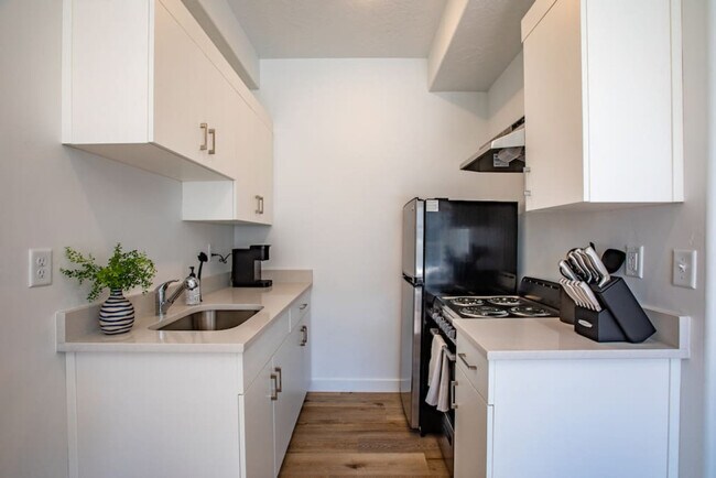 Building Photo - 642 E 460 S