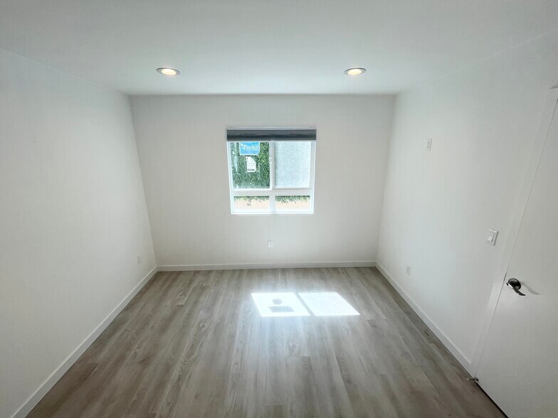 Building Photo - 419 S Clark Dr