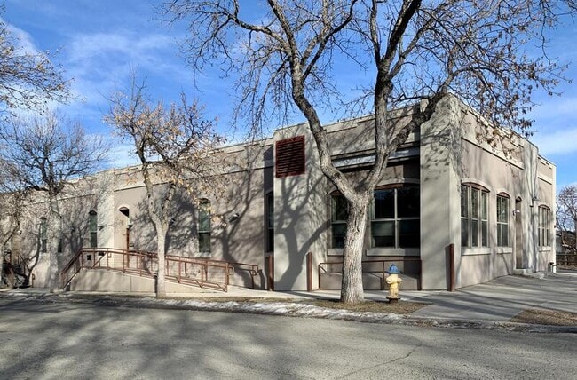 Building Photo - 636 Logan St