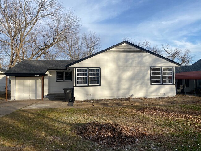 Building Photo - 1436 S Hickory Ave