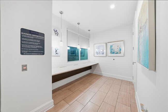 Building Photo - 1702 W Cleveland St