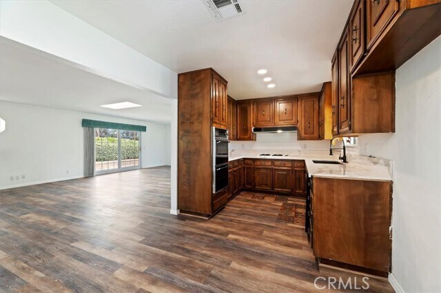 Building Photo - 15833 Ridgeway Ave