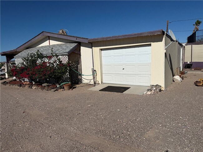 Building Photo - 4060 La Mesa Rd