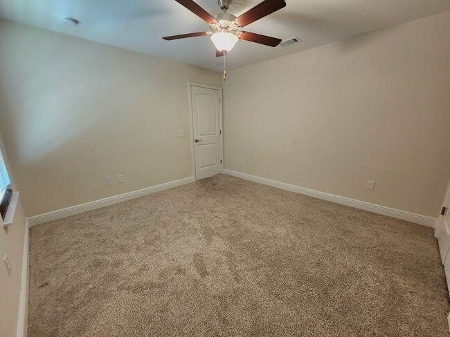 Building Photo - Welcome to this stunning 4-bedroom, 3-bath...