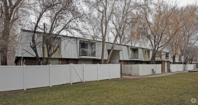 Building Photo - Hidden Grove Apartments