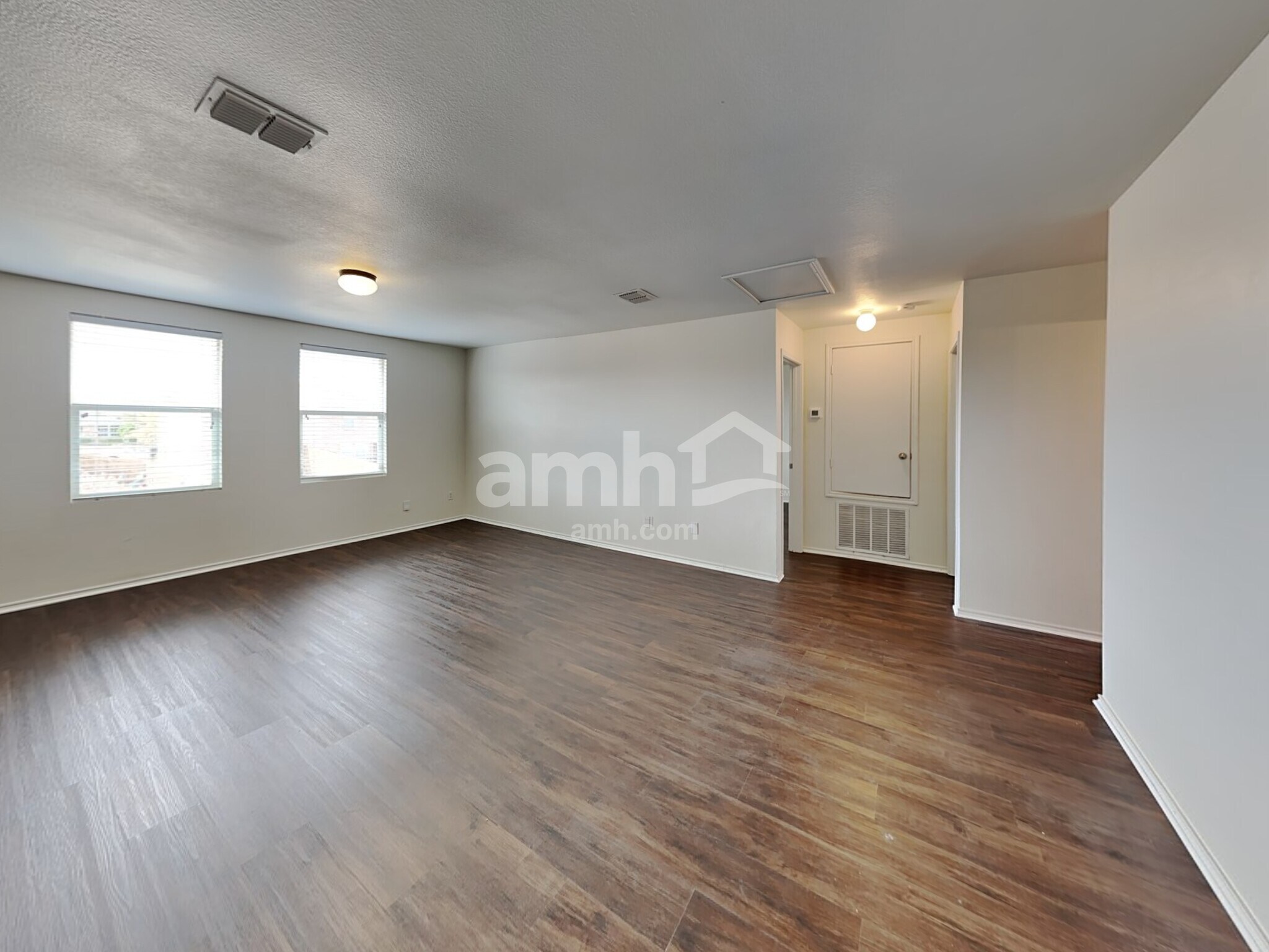 Building Photo - 1409 Laurel Ln