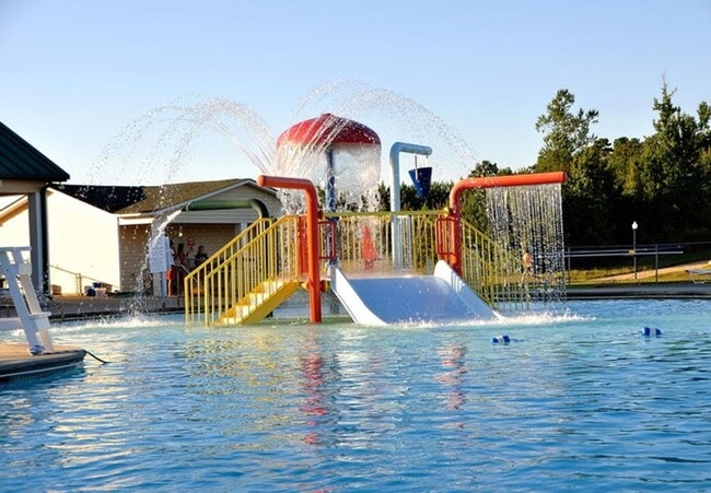 Building Photo - 3 Bedroom/2.5 Bath/Loft/1 Car Garage Townhome in Clayton