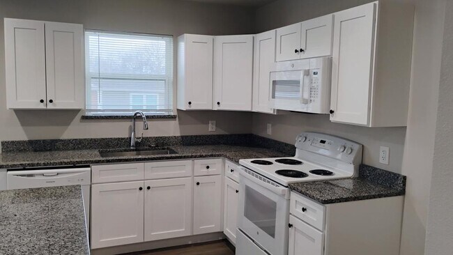 Building Photo - 210 Hoover Ln