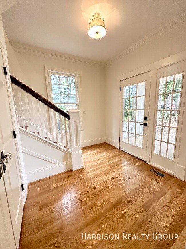 Building Photo - Beautifully Renovated Home In Historic Boy...