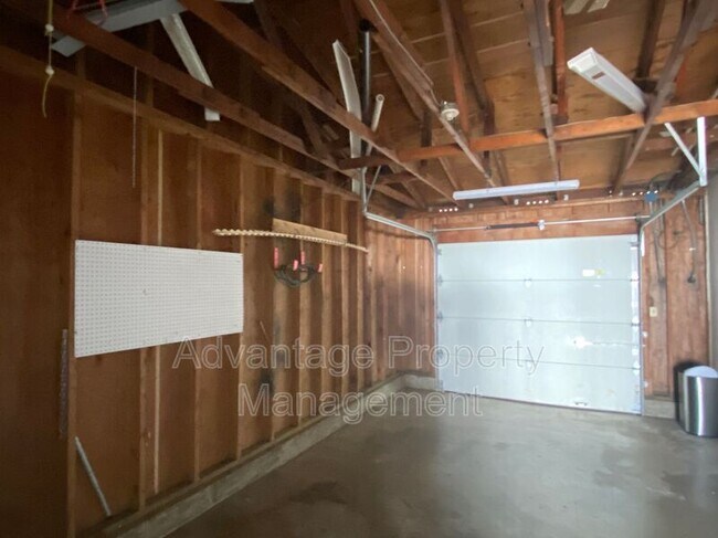 Building Photo - 5230 NE Laurel Dr