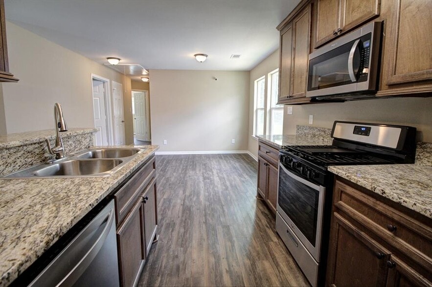 Building Photo - 5811 Cebra St