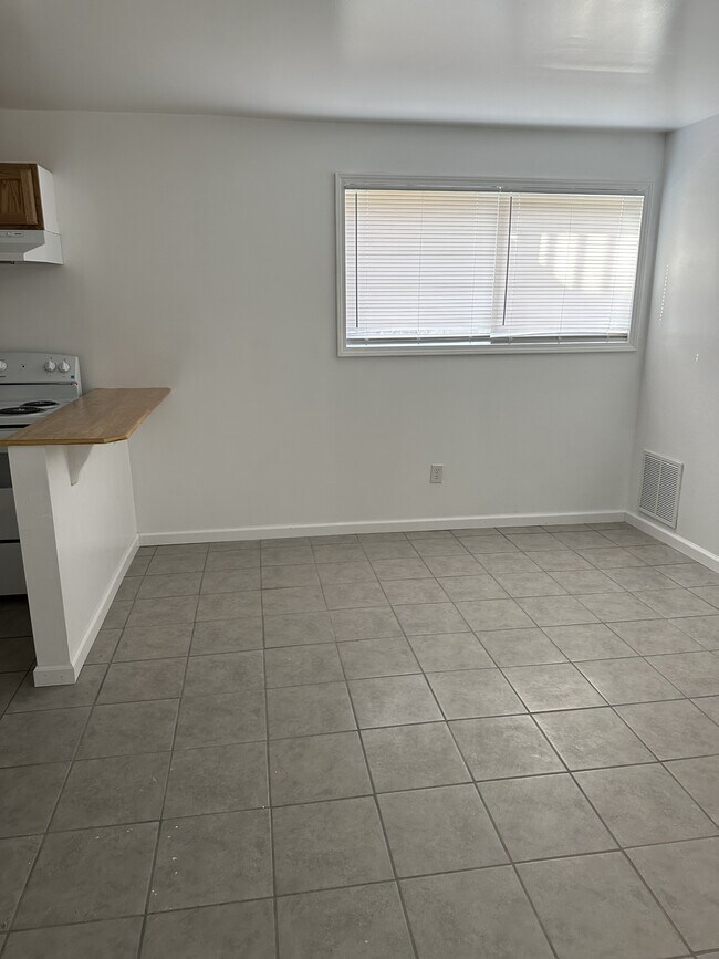 Building Photo - 184 E Market St