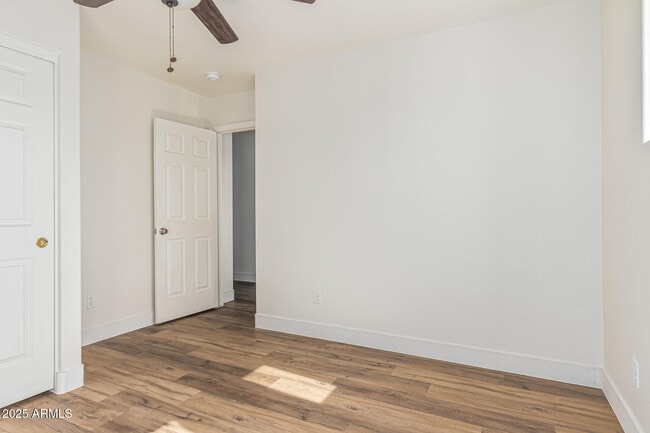 Building Photo - 602 W Canary Way