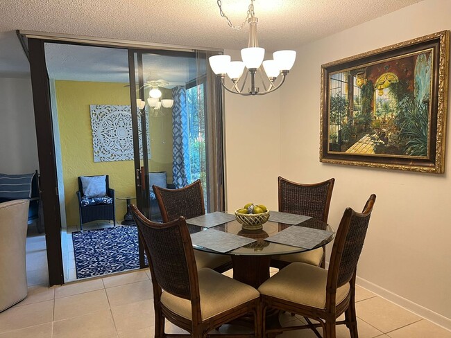 Building Photo - Furnished 2 bedroom 2 Bath condo in a Wond...