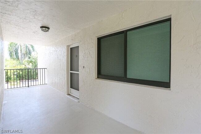 Building Photo - 788 Park Shore Dr