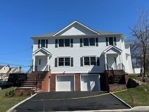 Building Photo - 61 Adelphi Ave