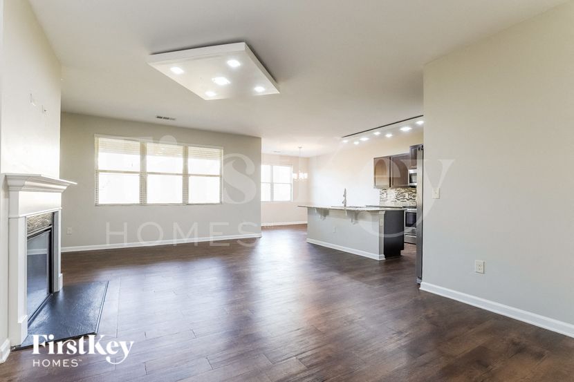 Building Photo - 3280 Heatherwood Dr