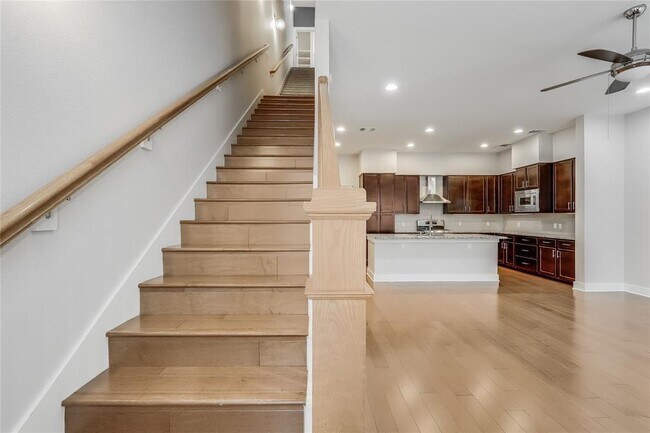 Building Photo - 2520 Bluebonnet Ln