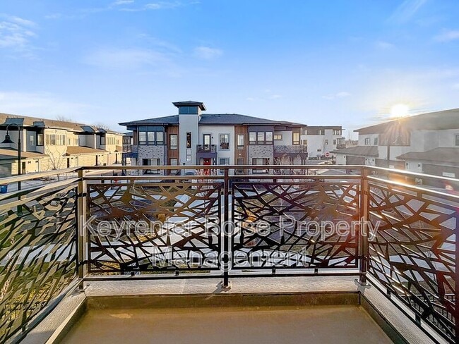 Building Photo - 280 S Filbert Ln