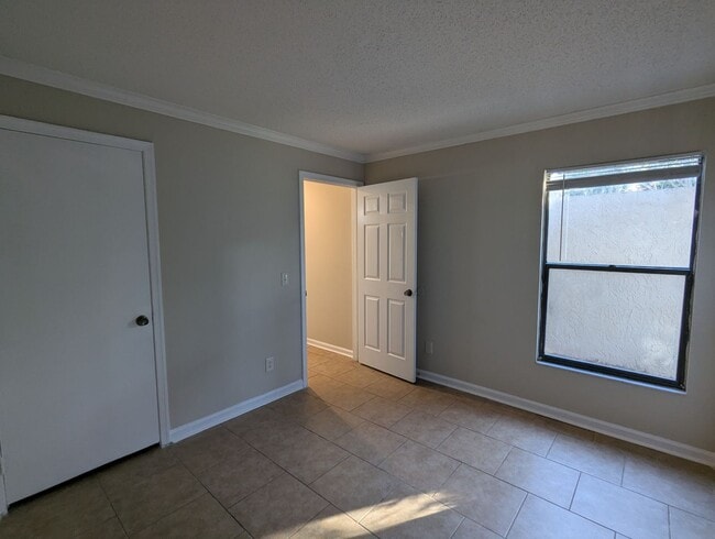 Building Photo - 2/2 in Whispering Pines - Close to shoppin...