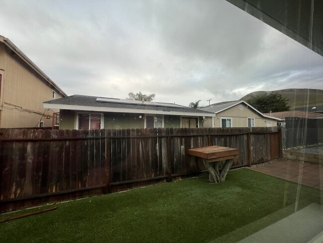 Building Photo - 371 Jamaica St