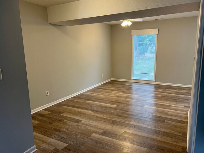 Building Photo - 382/384 Catherine