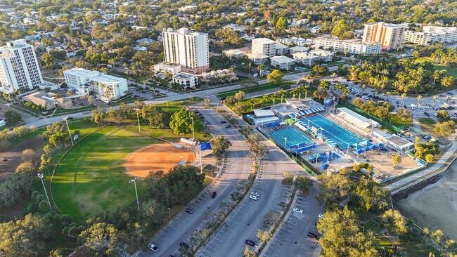 Building Photo - 1234 Beach Dr NE