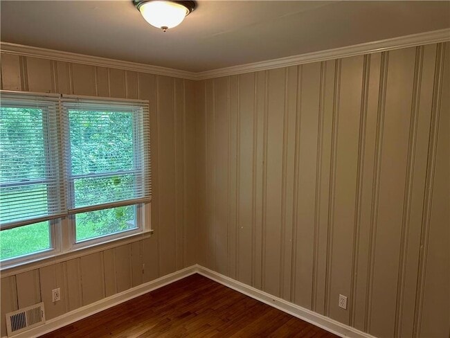 Building Photo - 3231 Pinehill Dr