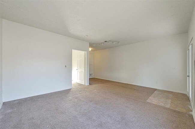 Building Photo - 421 Meadow Lake Dr