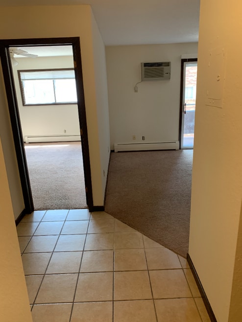 Building Photo - 995 St Albans St N