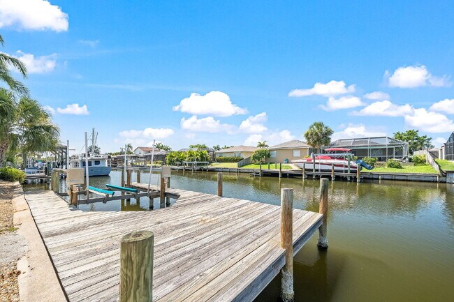 Building Photo - Direct Canal Front Home