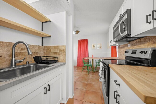 Building Photo - 13478 98th Ave